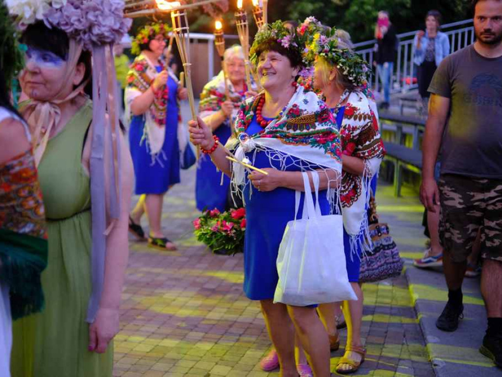 Tłumy na Nocy Świętojańskiej w Ostrowcu Świętokrzyskim! (zdjęcia, wideo)
