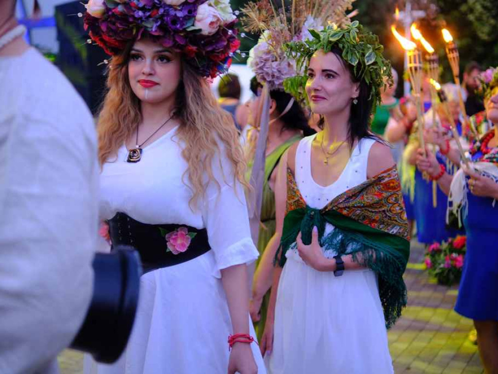 Tłumy na Nocy Świętojańskiej w Ostrowcu Świętokrzyskim! (zdjęcia, wideo)