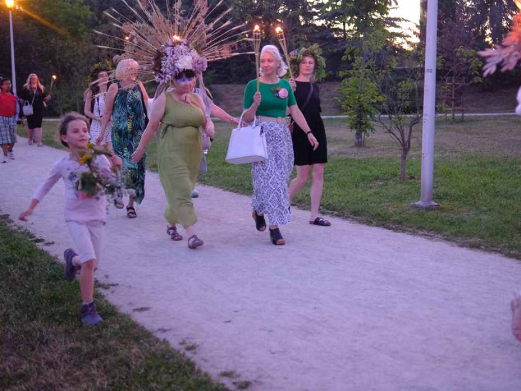 Tłumy na Nocy Świętojańskiej w Ostrowcu Świętokrzyskim! (zdjęcia, wideo)