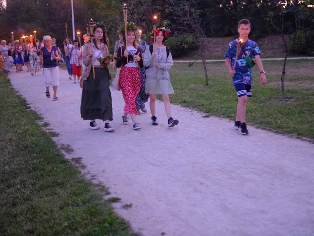Tłumy na Nocy Świętojańskiej w Ostrowcu Świętokrzyskim! (zdjęcia, wideo)