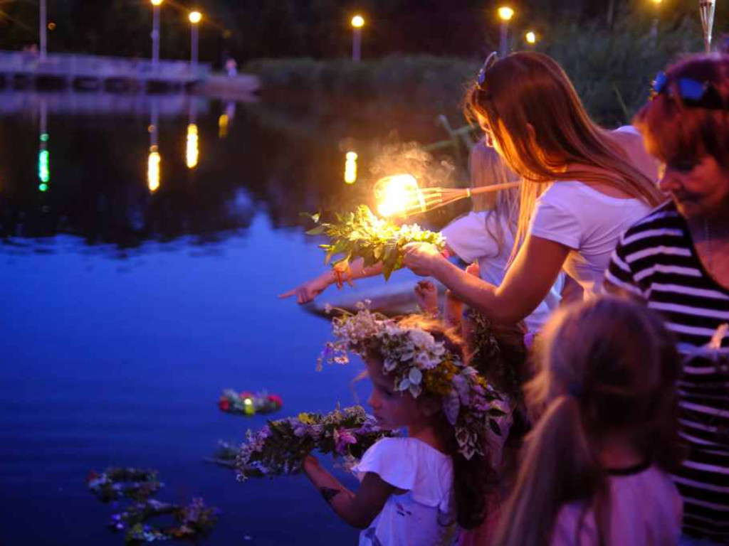 Tłumy na Nocy Świętojańskiej w Ostrowcu Świętokrzyskim! (zdjęcia, wideo)