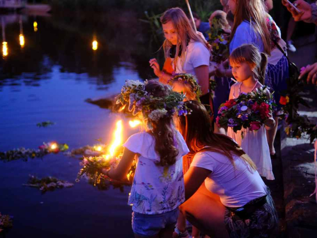 Tłumy na Nocy Świętojańskiej w Ostrowcu Świętokrzyskim! (zdjęcia, wideo)