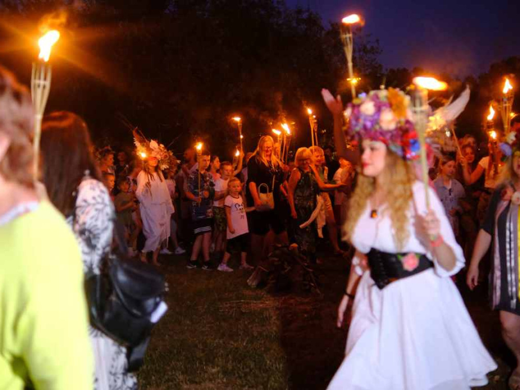 Tłumy na Nocy Świętojańskiej w Ostrowcu Świętokrzyskim! (zdjęcia, wideo)