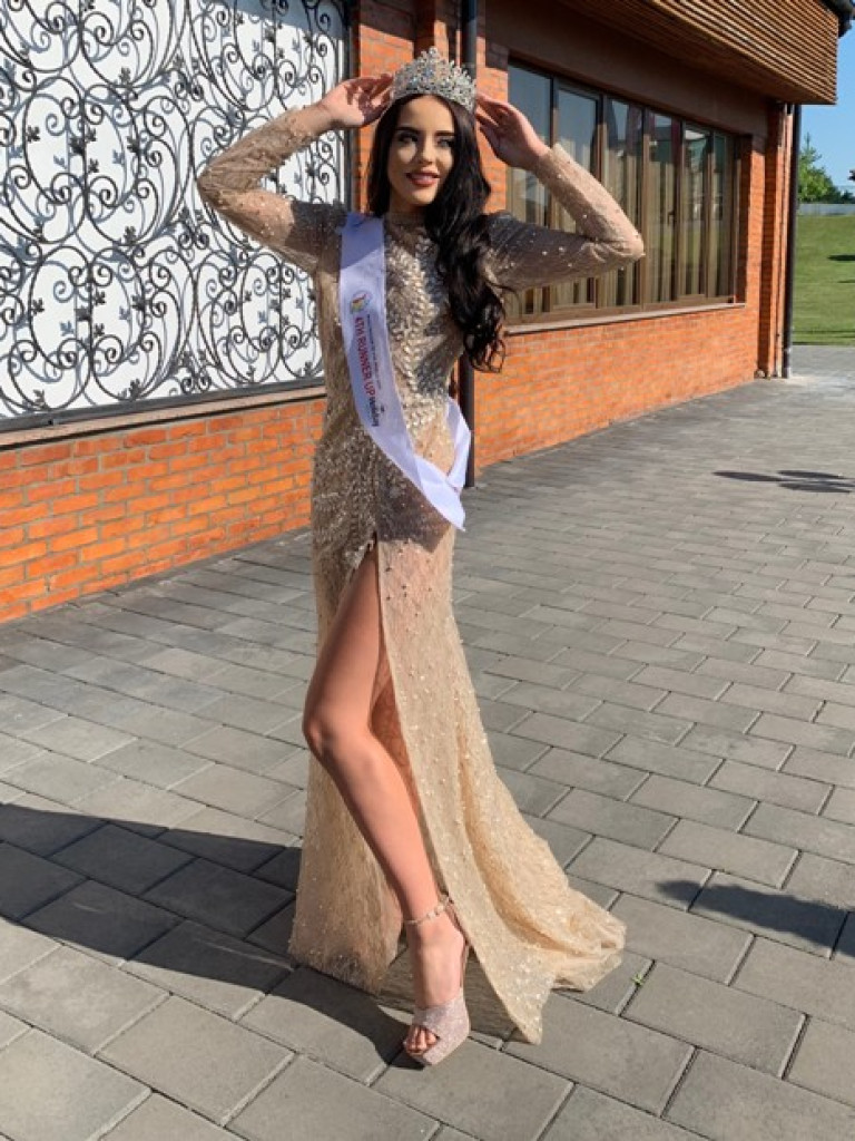 Roksana Oraniec w czołówce w Kosowie. W tytule Miss Press troche pomogliśmy! (zdjęcia)