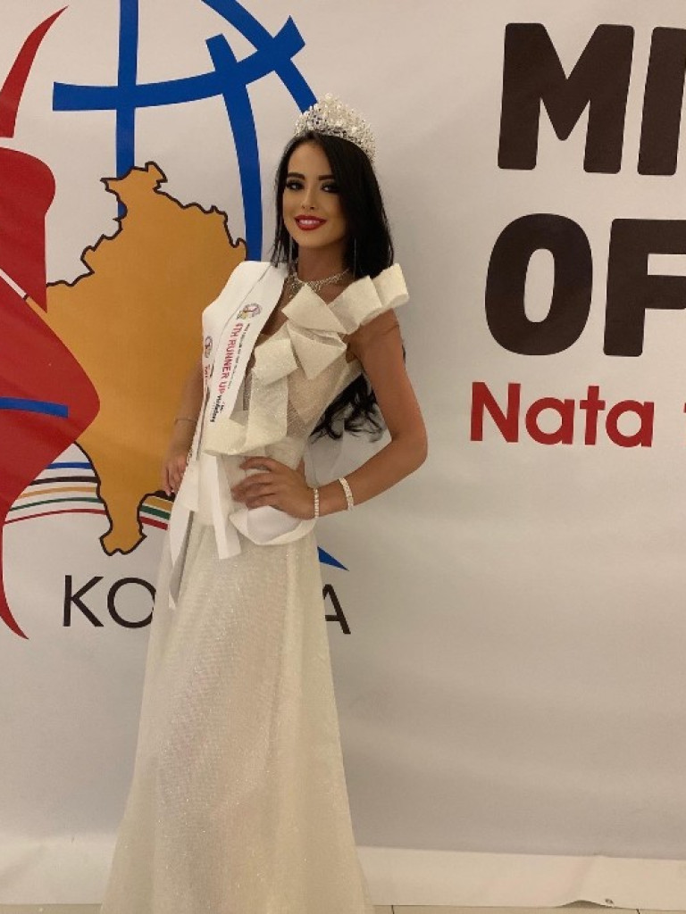 Roksana Oraniec w czołówce w Kosowie. W tytule Miss Press troche pomogliśmy! (zdjęcia)