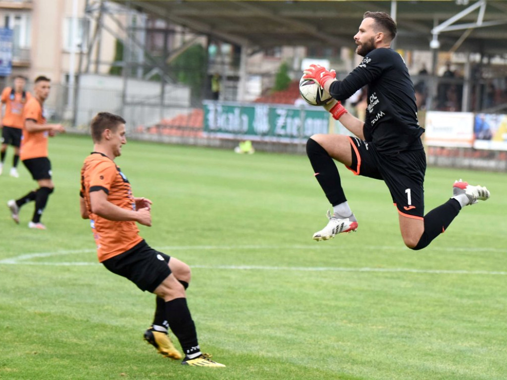 III liga piłkarska. Grupa IV. *KSZO 1929 Ostrowiec Świętokrzyski - Wisłoka Dębica 3:1