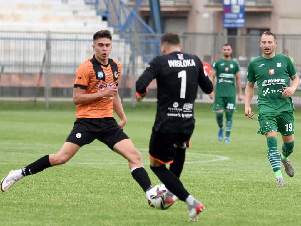 III liga piłkarska. Grupa IV. *KSZO 1929 Ostrowiec Świętokrzyski - Wisłoka Dębica 3:1