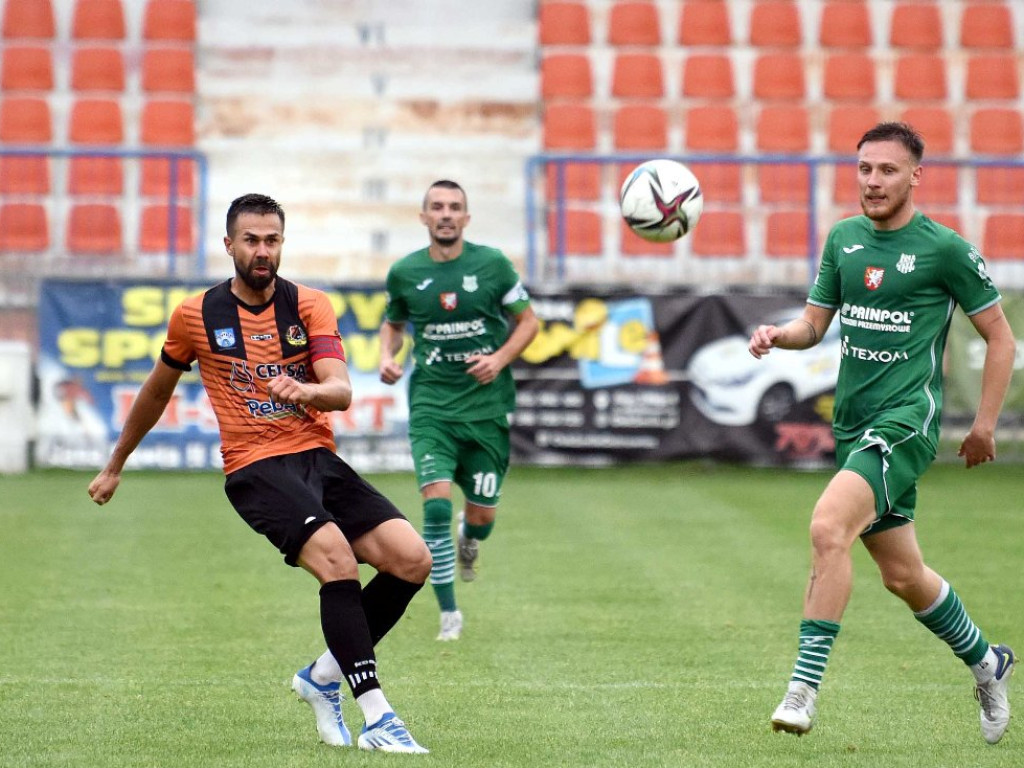 III liga piłkarska. Grupa IV. *KSZO 1929 Ostrowiec Świętokrzyski - Wisłoka Dębica 3:1