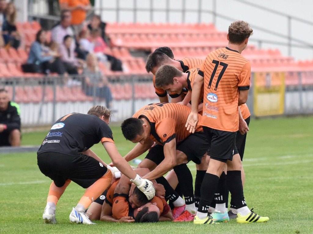 III liga piłkarska. Grupa IV. *KSZO 1929 Ostrowiec Świętokrzyski - Wisłoka Dębica 3:1