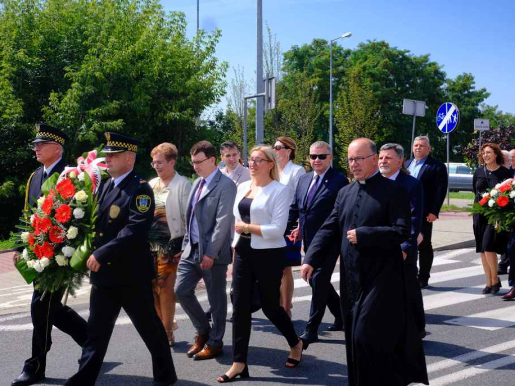 Święto Wojska Polskiego i obchody 102. rocznicy bitwy Warszawskiej w Ostrowcu Świętokrzyskim (zdjęcia, wideo)