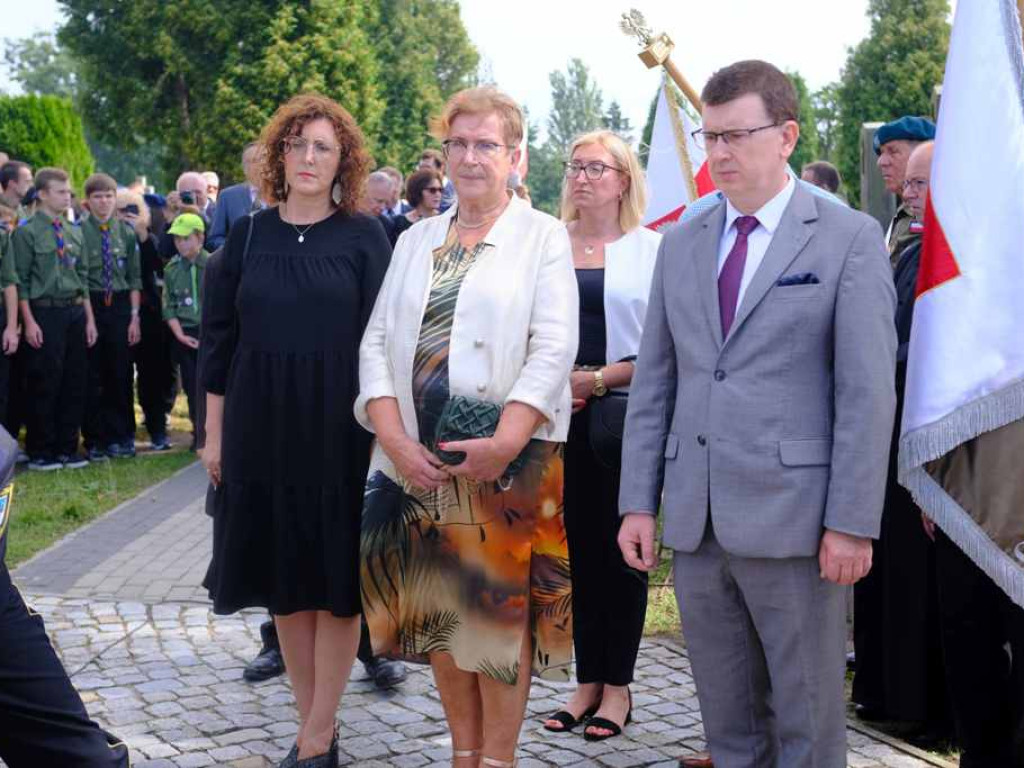 Święto Wojska Polskiego i obchody 102. rocznicy bitwy Warszawskiej w Ostrowcu Świętokrzyskim (zdjęcia, wideo)