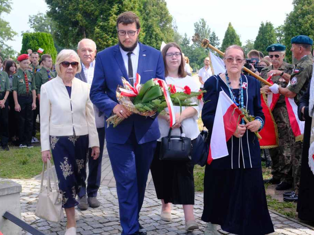 Święto Wojska Polskiego i obchody 102. rocznicy bitwy Warszawskiej w Ostrowcu Świętokrzyskim (zdjęcia, wideo)