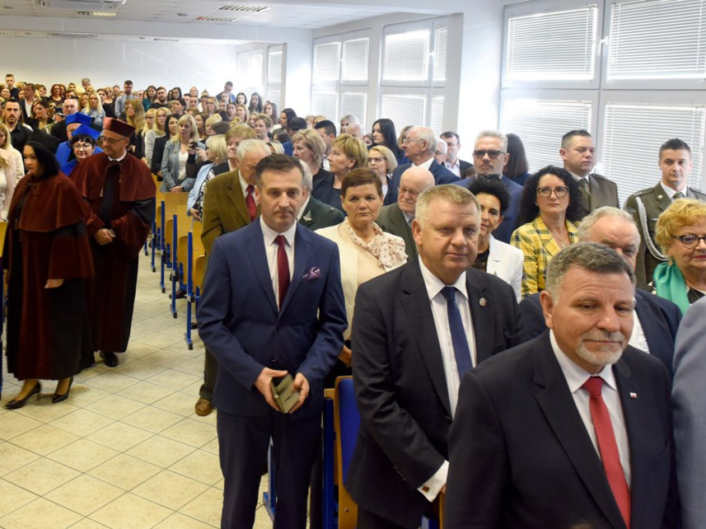 Inauguracja Roku Akademickiego 2022/23 w Akademii Nauk Stosowanych im. Józefa Gołuchowskiego w Ostrowcu Świętokrzyskim