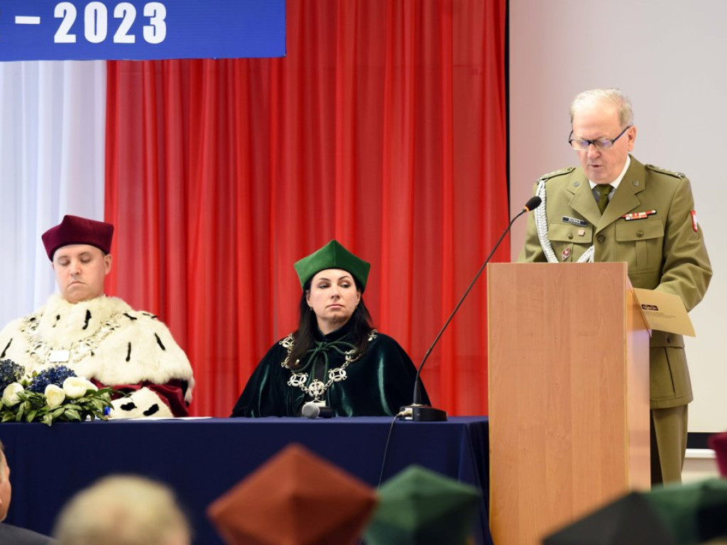 Inauguracja Roku Akademickiego 2022/23 w Akademii Nauk Stosowanych im. Józefa Gołuchowskiego w Ostrowcu Świętokrzyskim