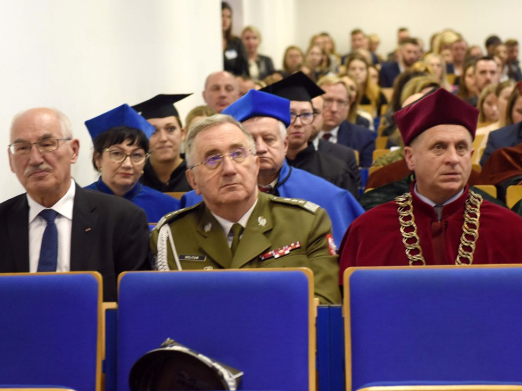 Inauguracja Roku Akademickiego 2022/23 w Akademii Nauk Stosowanych im. Józefa Gołuchowskiego w Ostrowcu Świętokrzyskim