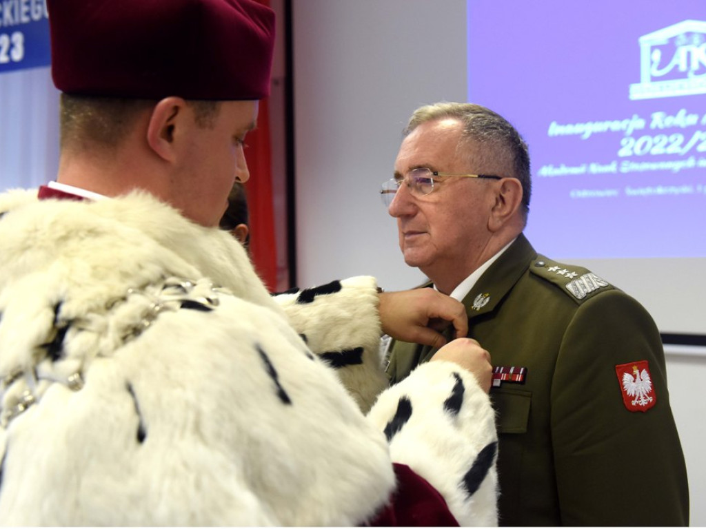 Inauguracja Roku Akademickiego 2022/23 w Akademii Nauk Stosowanych im. Józefa Gołuchowskiego w Ostrowcu Świętokrzyskim
