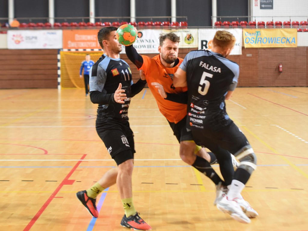 I liga piłki ręcznej mężczyzn. Grupa D. *KSZO Ostrowiec Świętokrzyski - KSSPR Końskie 24:26