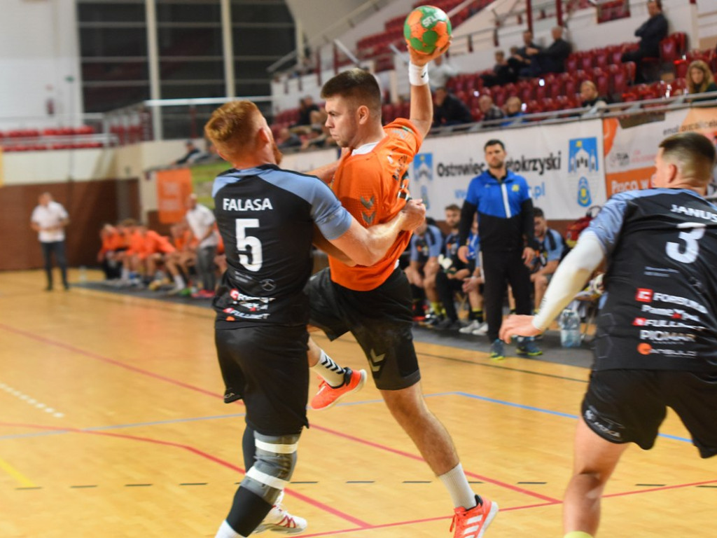 I liga piłki ręcznej mężczyzn. Grupa D. *KSZO Ostrowiec Świętokrzyski - KSSPR Końskie 24:26