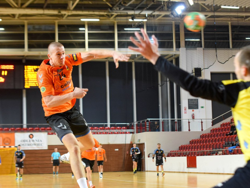 I liga piłki ręcznej mężczyzn. Grupa D. *KSZO Ostrowiec Świętokrzyski - KSSPR Końskie 24:26