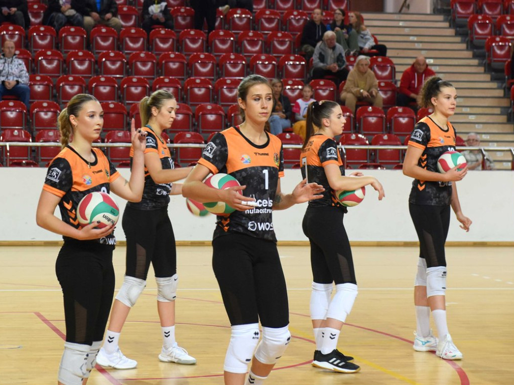 II liga siatkówki kobiet. Grupa IV. *KSZO SMS Ostrowiec Świętokrzyski - Maraton Krzeszowice 3:1