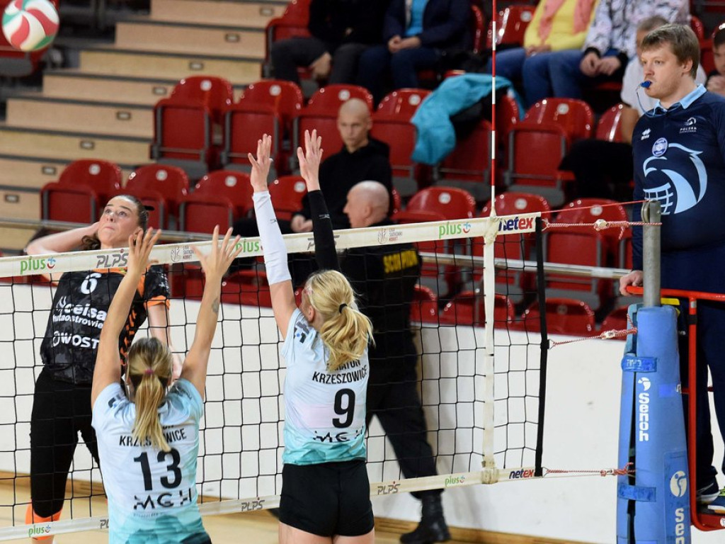 II liga siatkówki kobiet. Grupa IV. *KSZO SMS Ostrowiec Świętokrzyski - Maraton Krzeszowice 3:1