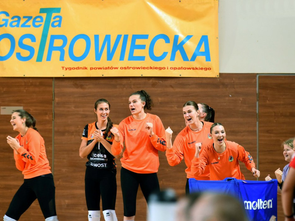 II liga siatkówki kobiet. Grupa IV. *KSZO SMS Ostrowiec Świętokrzyski - Maraton Krzeszowice 3:1