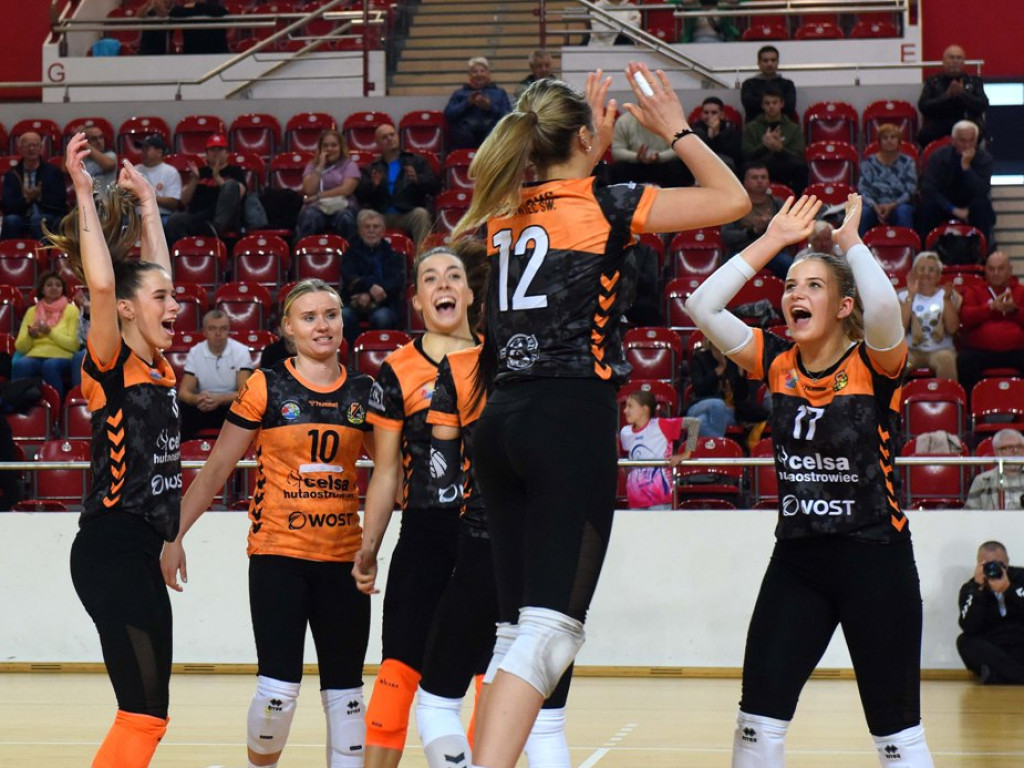 II liga siatkówki kobiet. Grupa IV. *KSZO SMS Ostrowiec Świętokrzyski - Maraton Krzeszowice 3:1