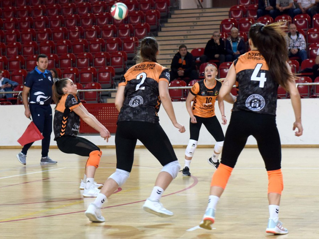 II liga siatkówki kobiet. Grupa IV. *KSZO SMS Ostrowiec Świętokrzyski - Maraton Krzeszowice 3:1