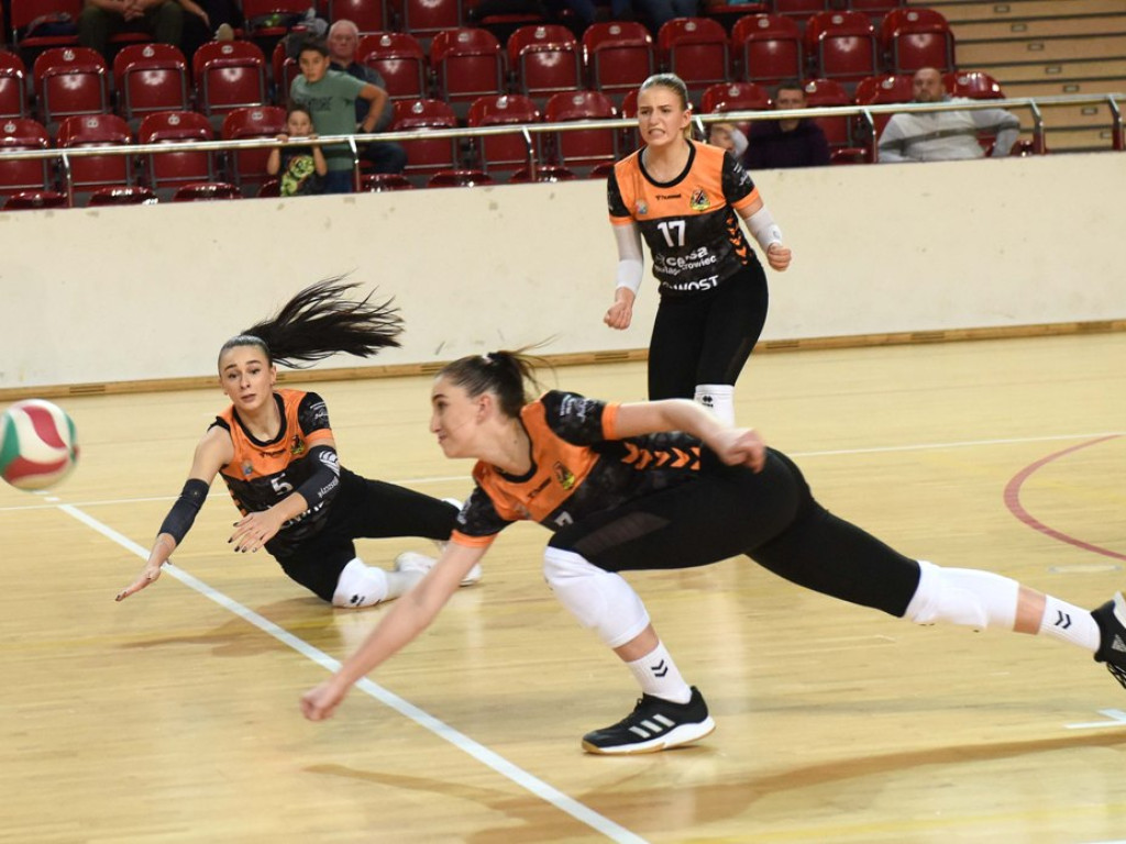 II liga siatkówki kobiet. Grupa IV. *KSZO SMS Ostrowiec Świętokrzyski - Maraton Krzeszowice 3:1