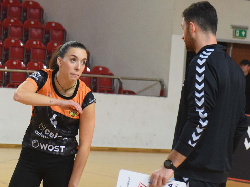 II liga siatkówki kobiet. Grupa IV. *KSZO SMS Ostrowiec Świętokrzyski - Maraton Krzeszowice 3:1