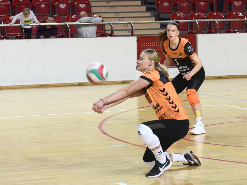 II liga siatkówki kobiet. Grupa IV. *KSZO SMS Ostrowiec Świętokrzyski - Maraton Krzeszowice 3:1