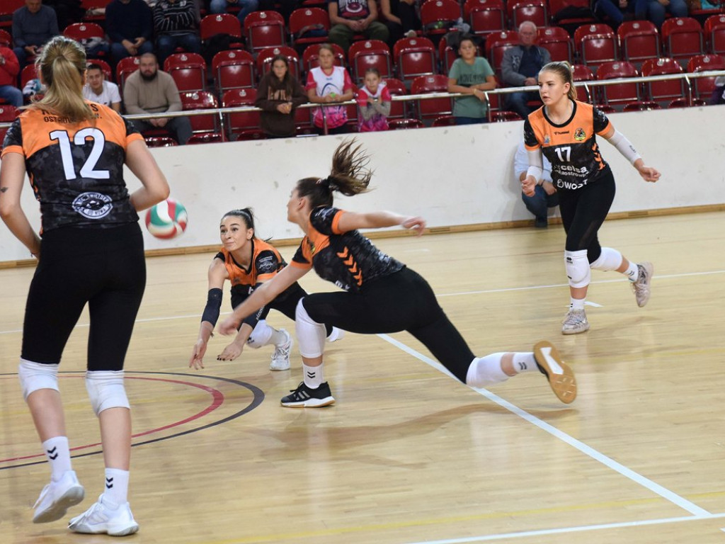 II liga siatkówki kobiet. Grupa IV. *KSZO SMS Ostrowiec Świętokrzyski - Maraton Krzeszowice 3:1