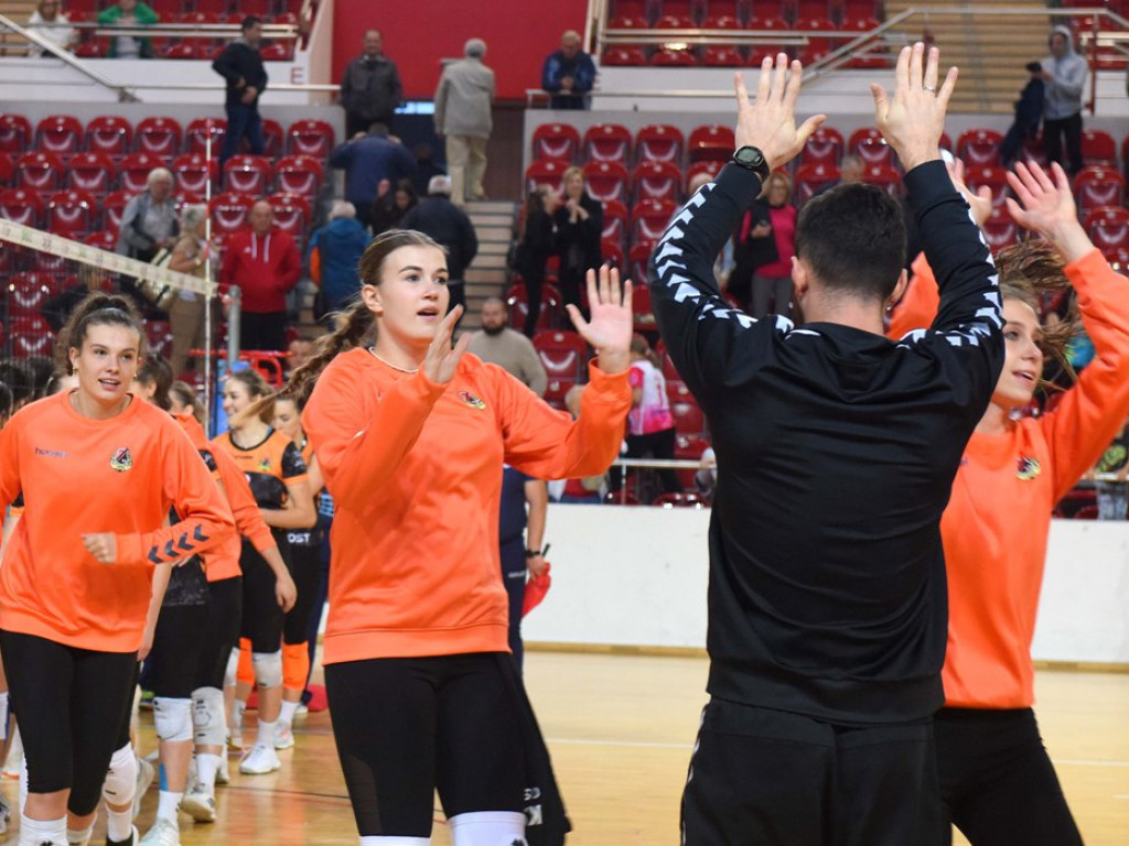 II liga siatkówki kobiet. Grupa IV. *KSZO SMS Ostrowiec Świętokrzyski - Maraton Krzeszowice 3:1