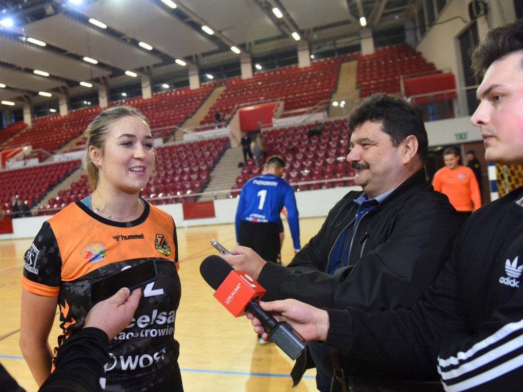 II liga siatkówki kobiet. Grupa IV. *KSZO SMS Ostrowiec Świętokrzyski - Maraton Krzeszowice 3:1