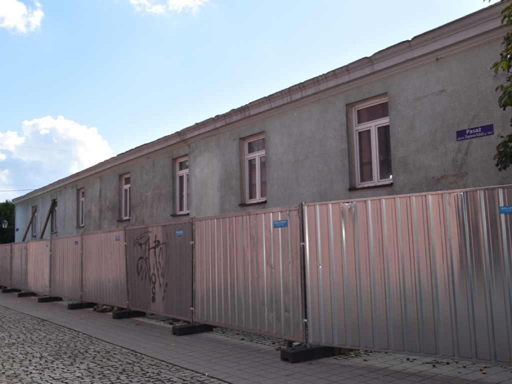 Opatowski rynek i Centrum Templariuszy w budowie (zdjęcia)