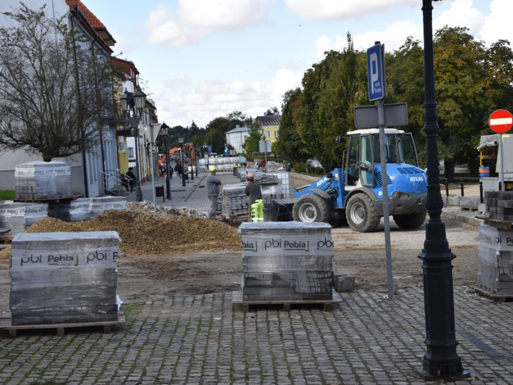 Opatowski rynek i Centrum Templariuszy w budowie (zdjęcia)