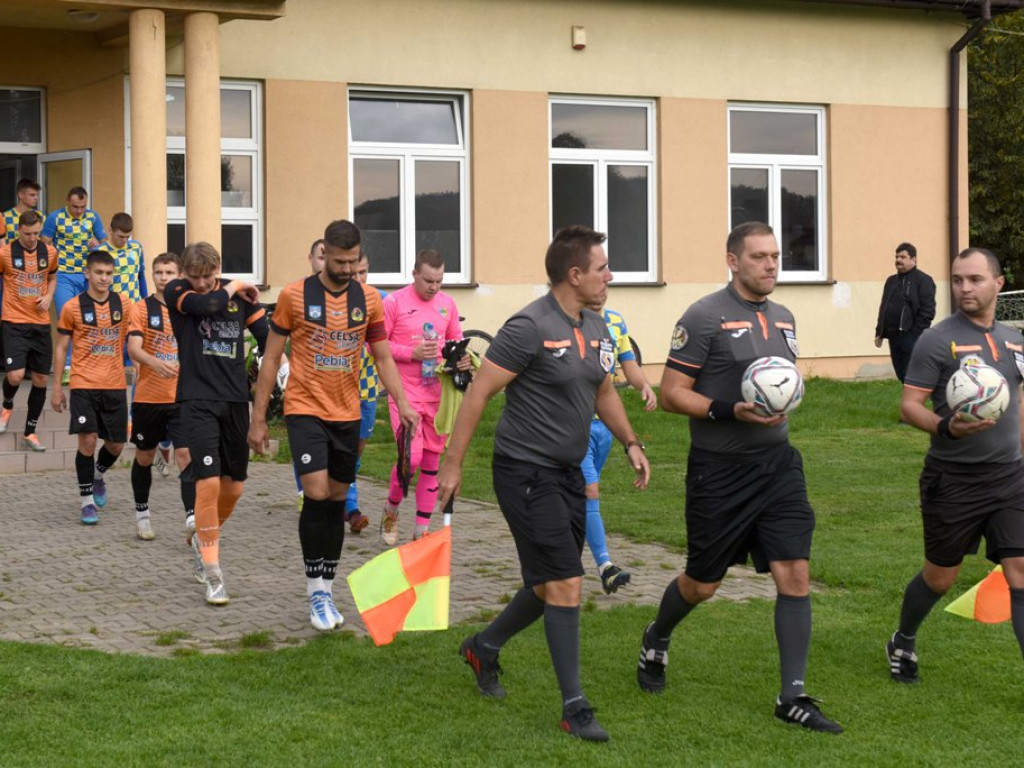 IV runda Okręgowego Pucharu Polski. *Stal Kunów - KSZO 1929 Ostrowiec Świętokrzyski 0:4 (0:1)