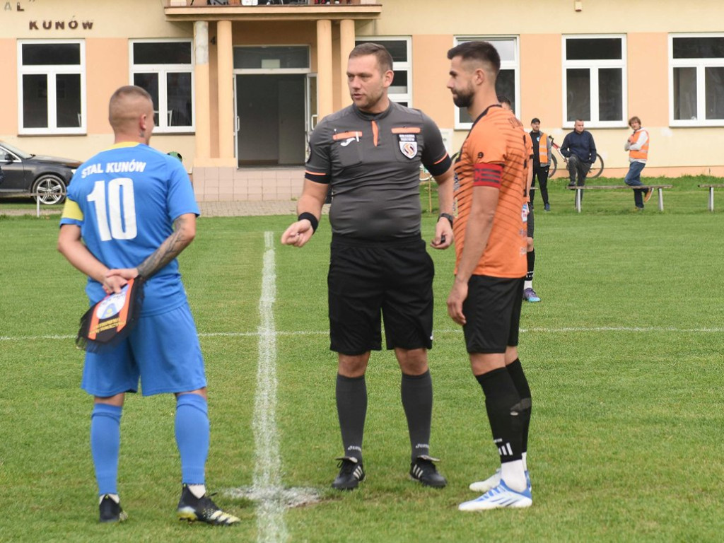 IV runda Okręgowego Pucharu Polski. *Stal Kunów - KSZO 1929 Ostrowiec Świętokrzyski 0:4 (0:1)