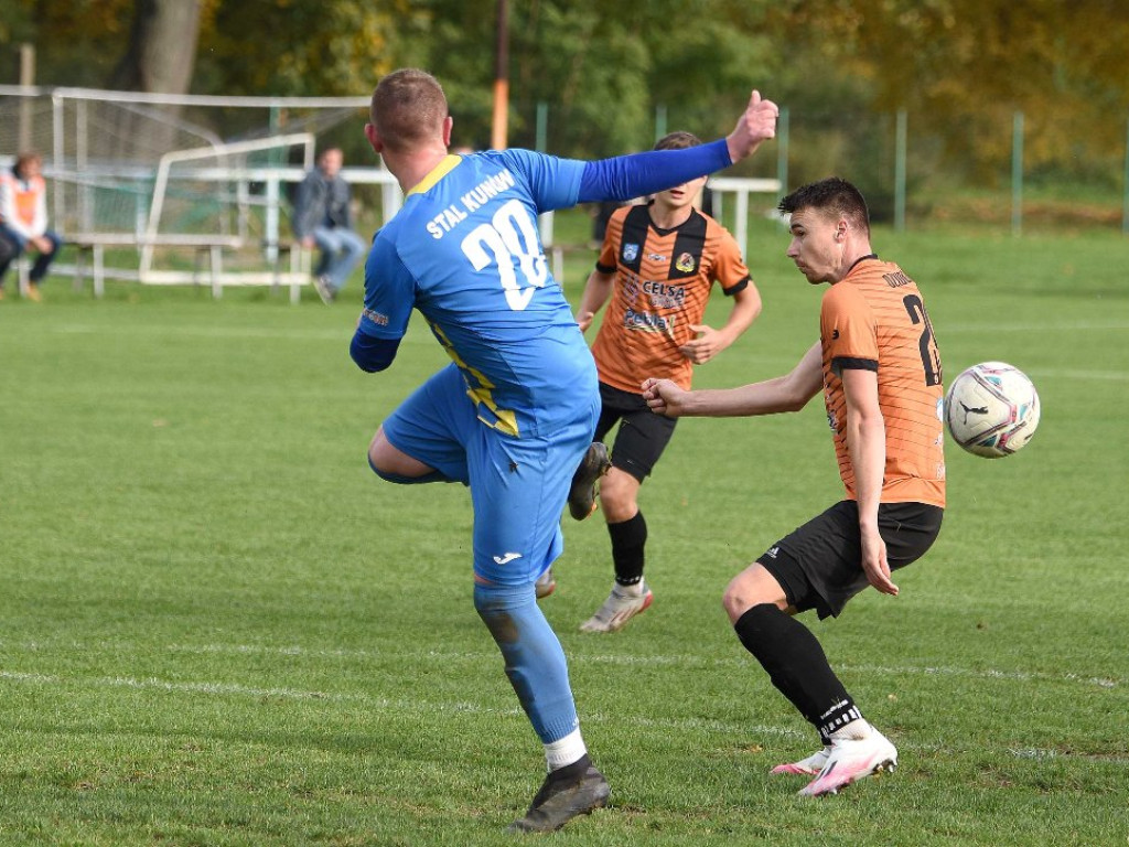 IV runda Okręgowego Pucharu Polski. *Stal Kunów - KSZO 1929 Ostrowiec Świętokrzyski 0:4 (0:1)