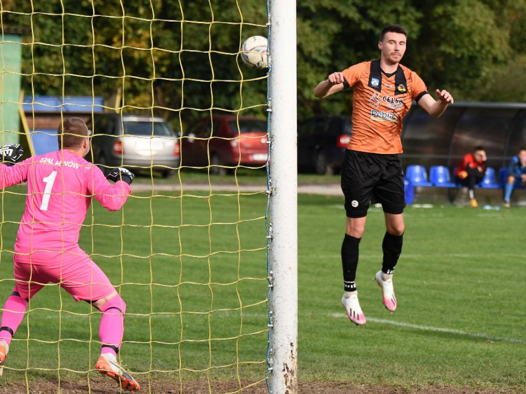 IV runda Okręgowego Pucharu Polski. *Stal Kunów - KSZO 1929 Ostrowiec Świętokrzyski 0:4 (0:1)