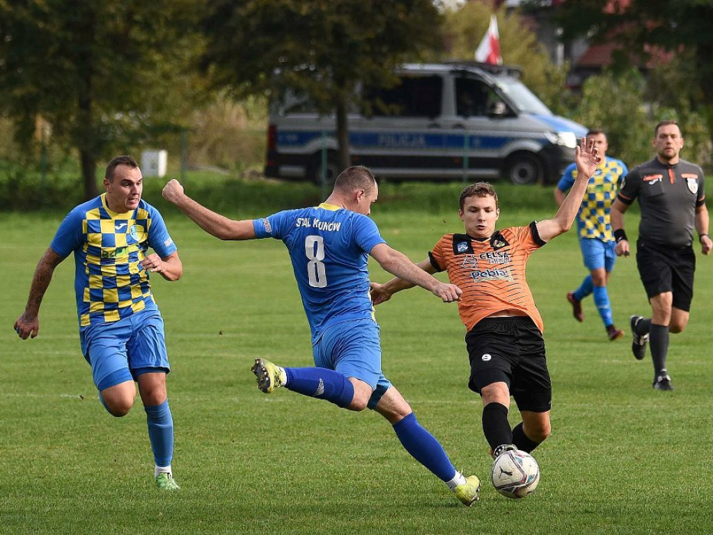 IV runda Okręgowego Pucharu Polski. *Stal Kunów - KSZO 1929 Ostrowiec Świętokrzyski 0:4 (0:1)
