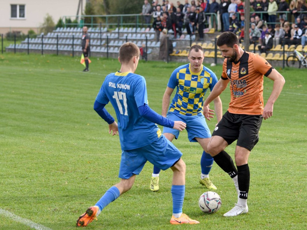IV runda Okręgowego Pucharu Polski. *Stal Kunów - KSZO 1929 Ostrowiec Świętokrzyski 0:4 (0:1)