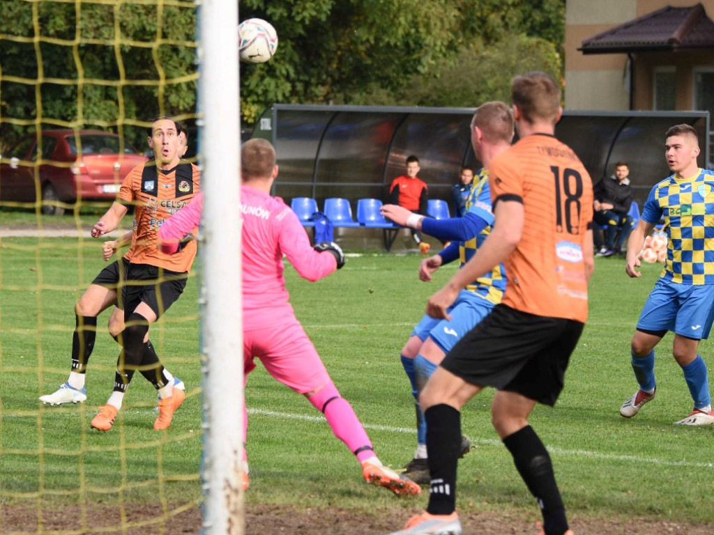IV runda Okręgowego Pucharu Polski. *Stal Kunów - KSZO 1929 Ostrowiec Świętokrzyski 0:4 (0:1)