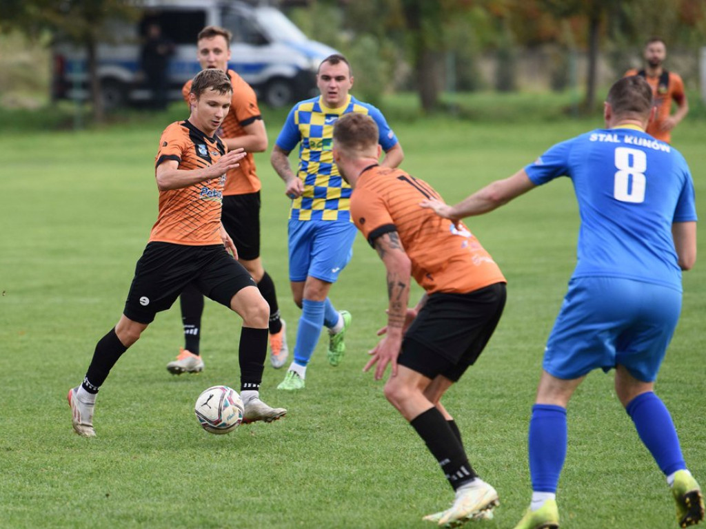 IV runda Okręgowego Pucharu Polski. *Stal Kunów - KSZO 1929 Ostrowiec Świętokrzyski 0:4 (0:1)