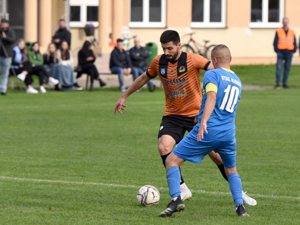 IV runda Okręgowego Pucharu Polski. *Stal Kunów - KSZO 1929 Ostrowiec Świętokrzyski 0:4 (0:1)