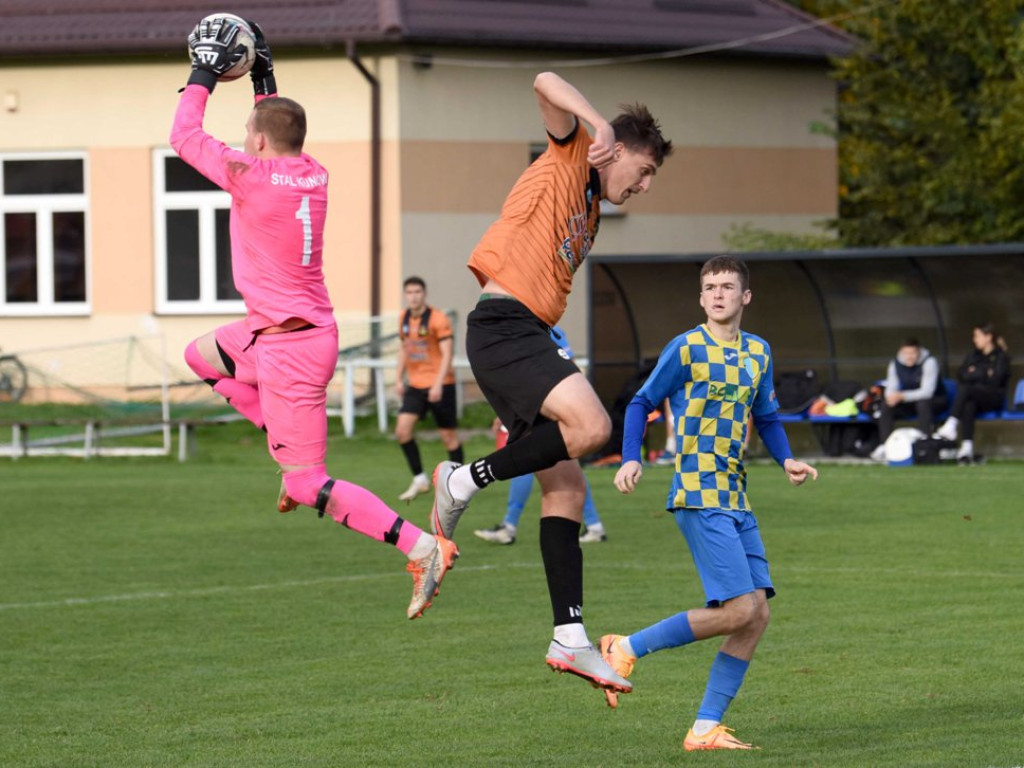 IV runda Okręgowego Pucharu Polski. *Stal Kunów - KSZO 1929 Ostrowiec Świętokrzyski 0:4 (0:1)
