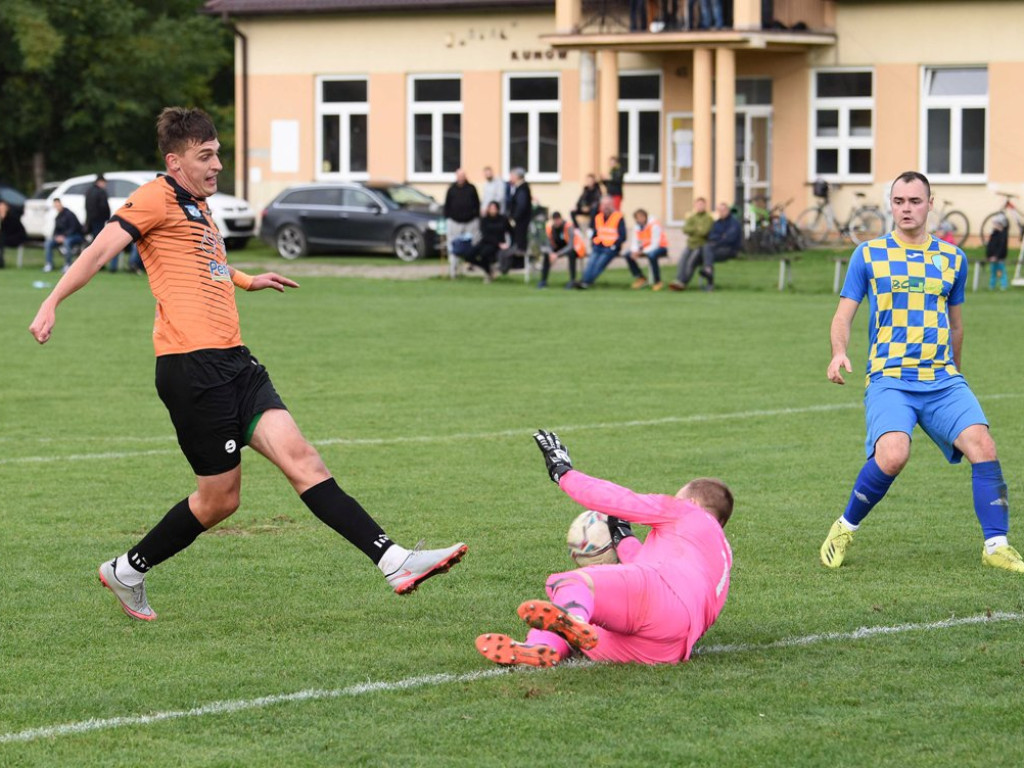 IV runda Okręgowego Pucharu Polski. *Stal Kunów - KSZO 1929 Ostrowiec Świętokrzyski 0:4 (0:1)