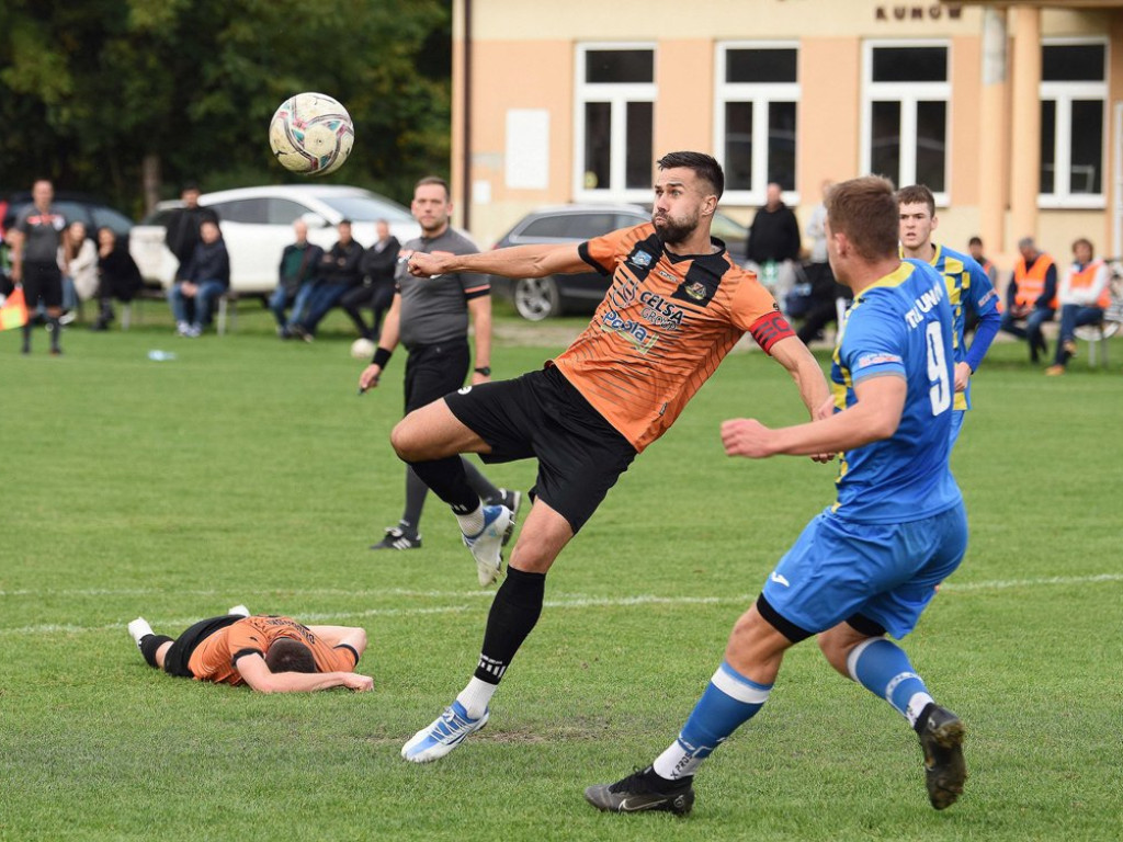 IV runda Okręgowego Pucharu Polski. *Stal Kunów - KSZO 1929 Ostrowiec Świętokrzyski 0:4 (0:1)
