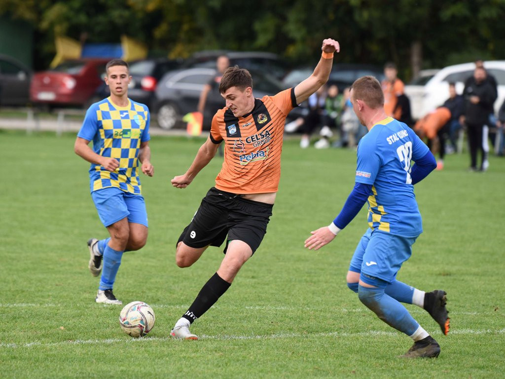 IV runda Okręgowego Pucharu Polski. *Stal Kunów - KSZO 1929 Ostrowiec Świętokrzyski 0:4 (0:1)