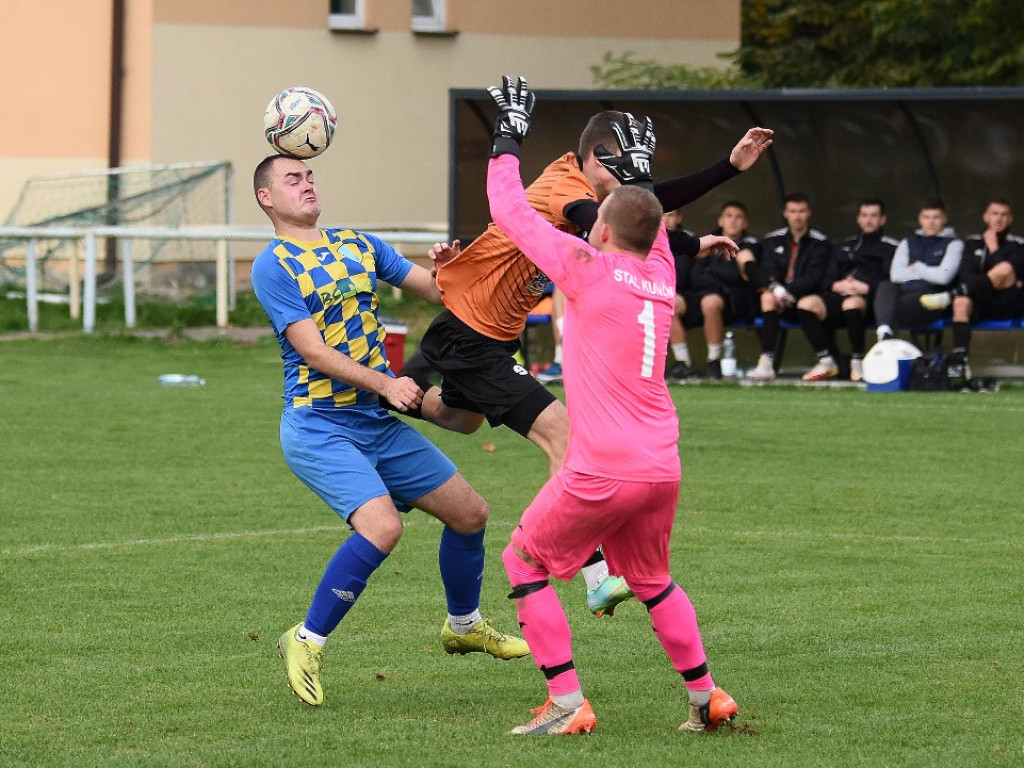 IV runda Okręgowego Pucharu Polski. *Stal Kunów - KSZO 1929 Ostrowiec Świętokrzyski 0:4 (0:1)